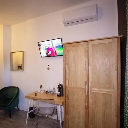 Bru Πανσιόν 4*